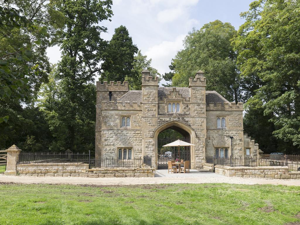فيلا Castle Gatehouse وينشكومبي المظهر الخارجي الصورة